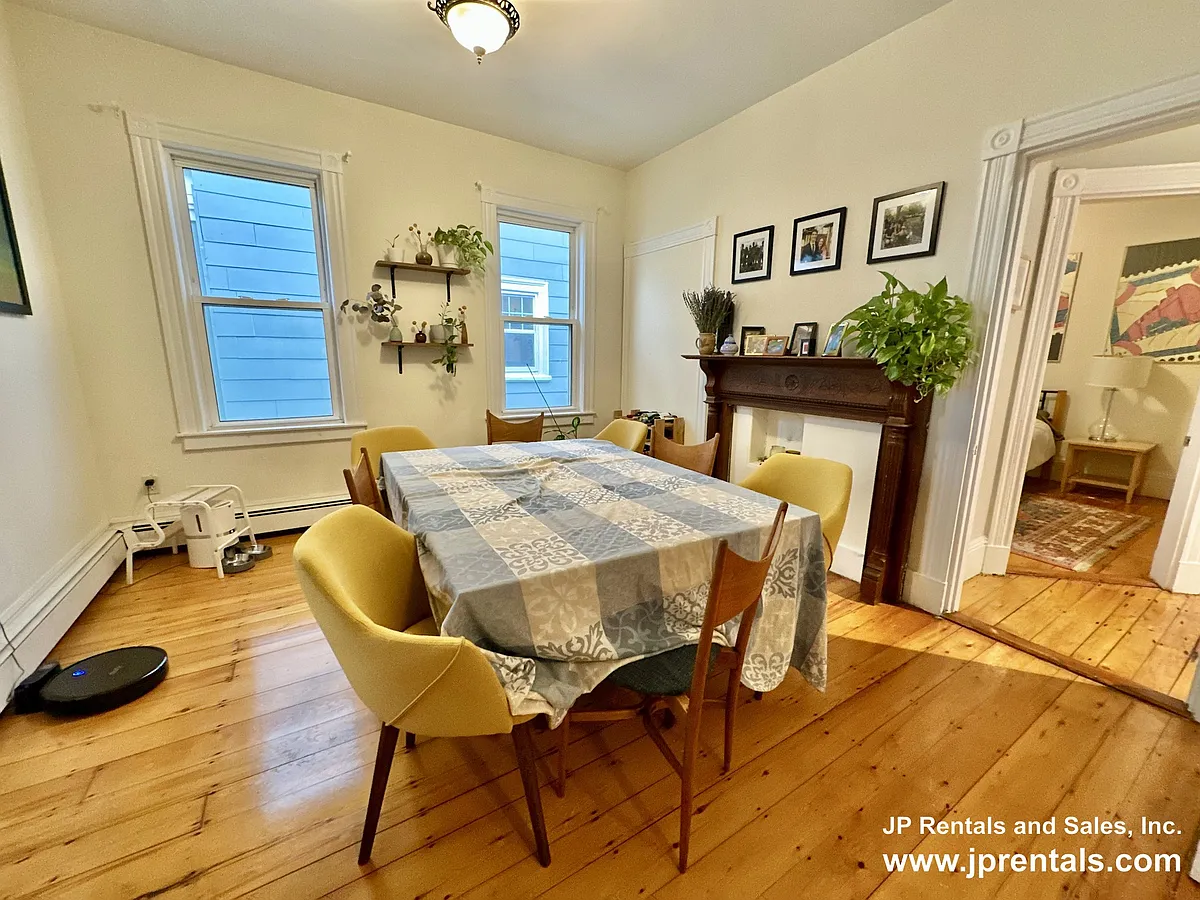 Building Photo - 11 Sheridan St #2