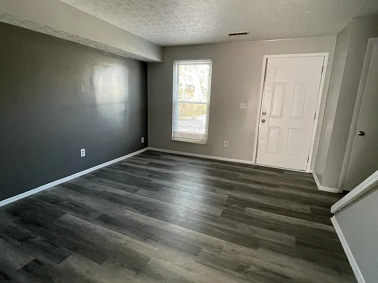 859 Moon Rd #PET FRIENDLY — Photo 9