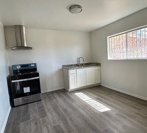 4th image of 221 Orndorff Dr #B