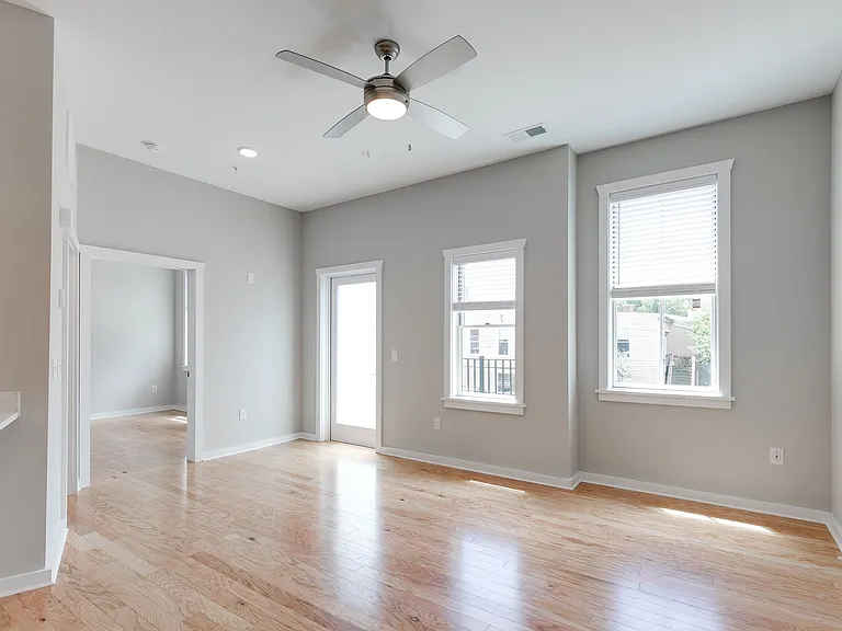2416 Jefferson Ave — Photo 3