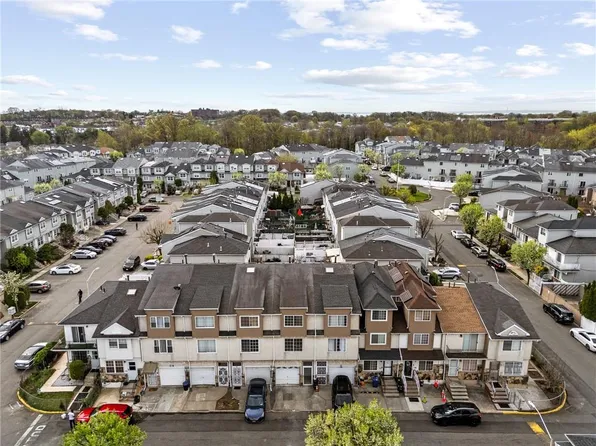 60 Stage Ln, Staten Island, NY 10304