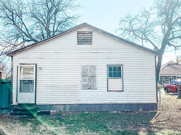 5th image of 809 SE 6th St