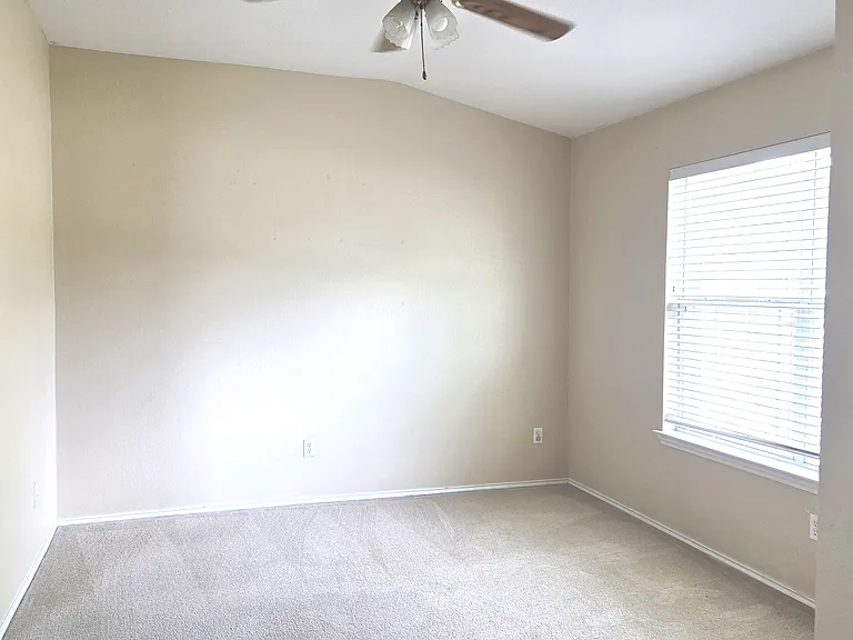 307 Golden Gate Dr — Photo 11