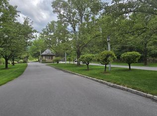 302 Ashford Ct, White Sulphur Springs, WV 24986