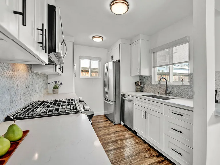 347 Walnut St — Photo 2