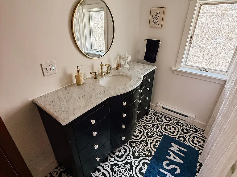2nd Master bathroom