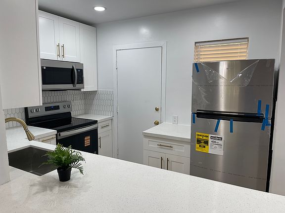 5th image of 9175 SW 77th Ave APT 304