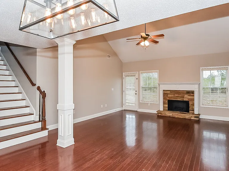 240 Raleigh Way — Photo 4