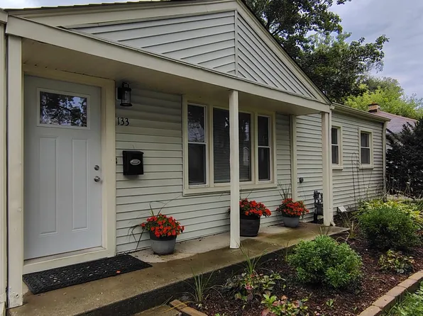 133 S Lincoln Ave, Mundelein, IL 60060