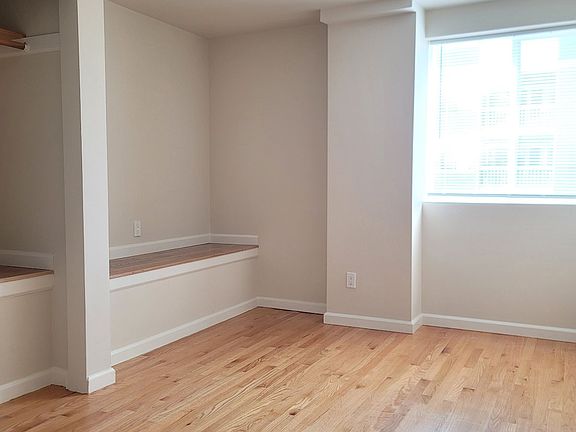 4th image of 1461 Sacramento St
