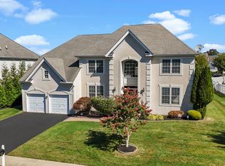 21 Primrose Ln, Huntingdon Valley, PA 19006