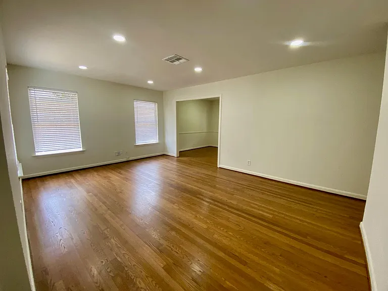 3118 Castlewood St — Photo 8