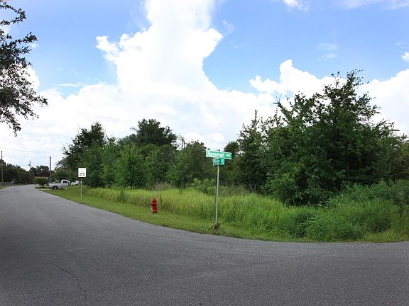 5th image of Roosevelt Ave