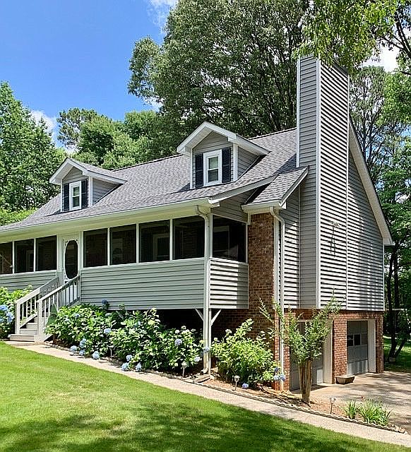 2nd image of 1025 Rolling Green Dr