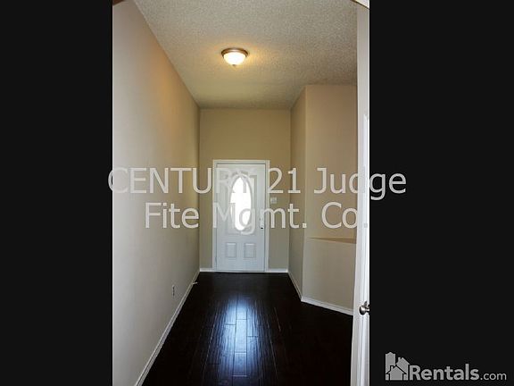 2nd image of 3101 Kingsbury Dr
