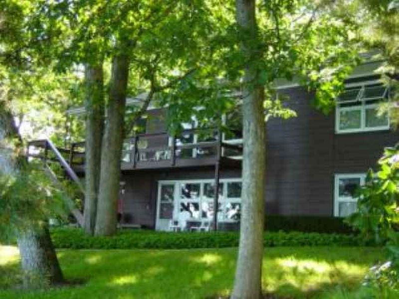 2nd image of 132 W SHORE Drive