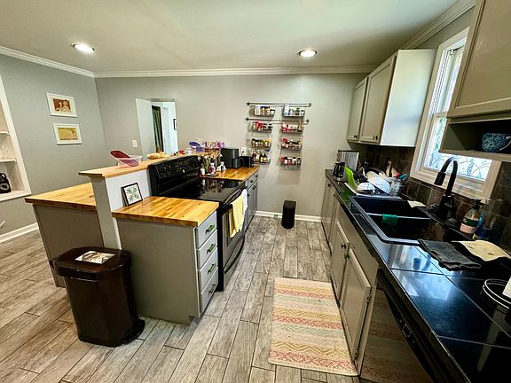 4th image of 1418 5th St NE #1
