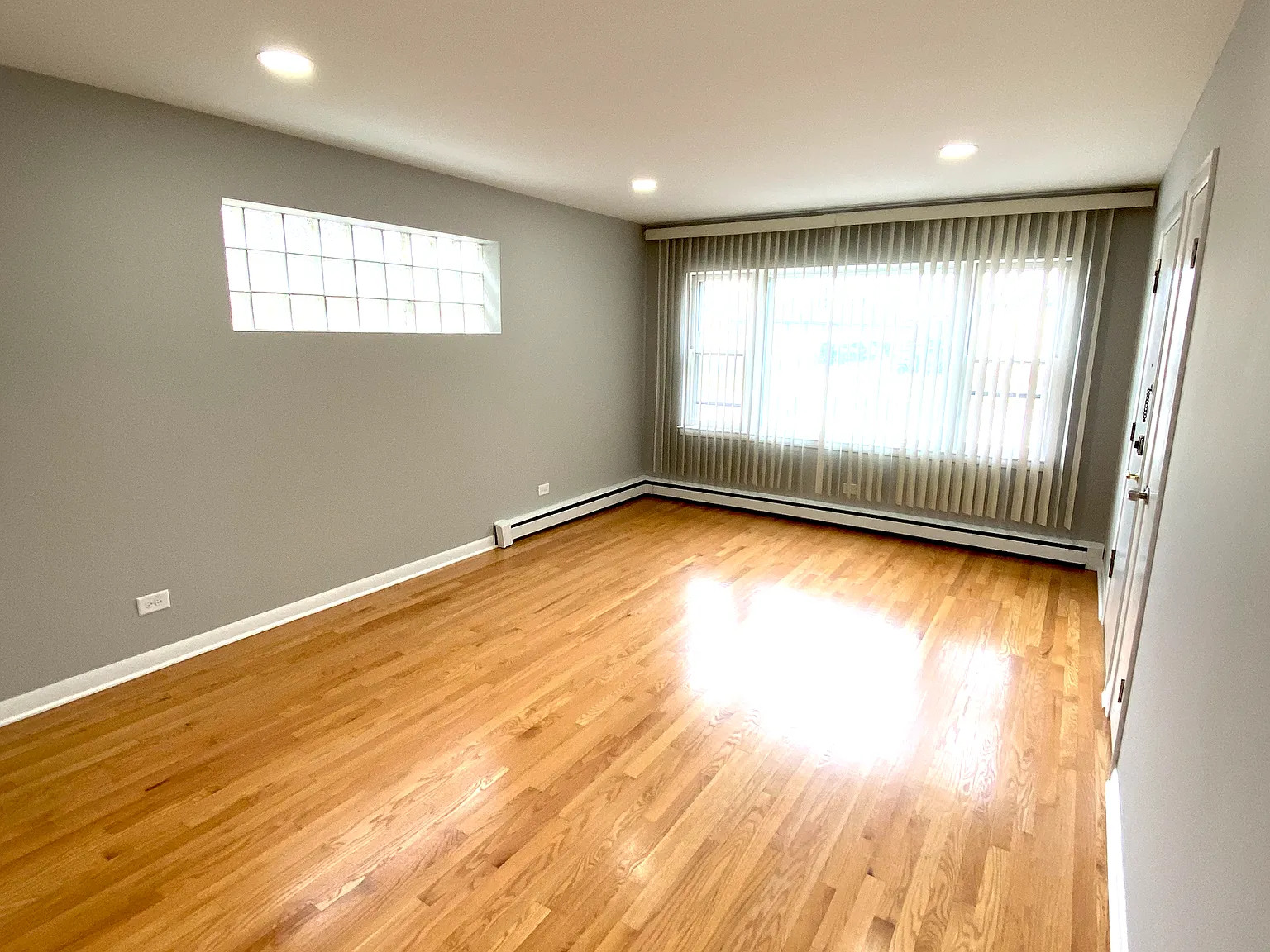 3 bed, 1.5 bath, 1000 sqft, $2,000 — Photo 3