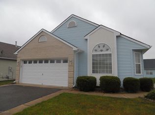 7 Sandhurst Ct, Toms River, NJ 08757