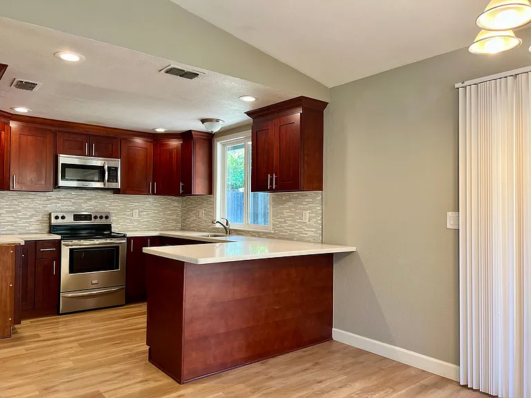 5562 Catalpa Ct — Photo 7