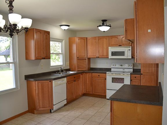 2nd image of 1252 King Rd #E