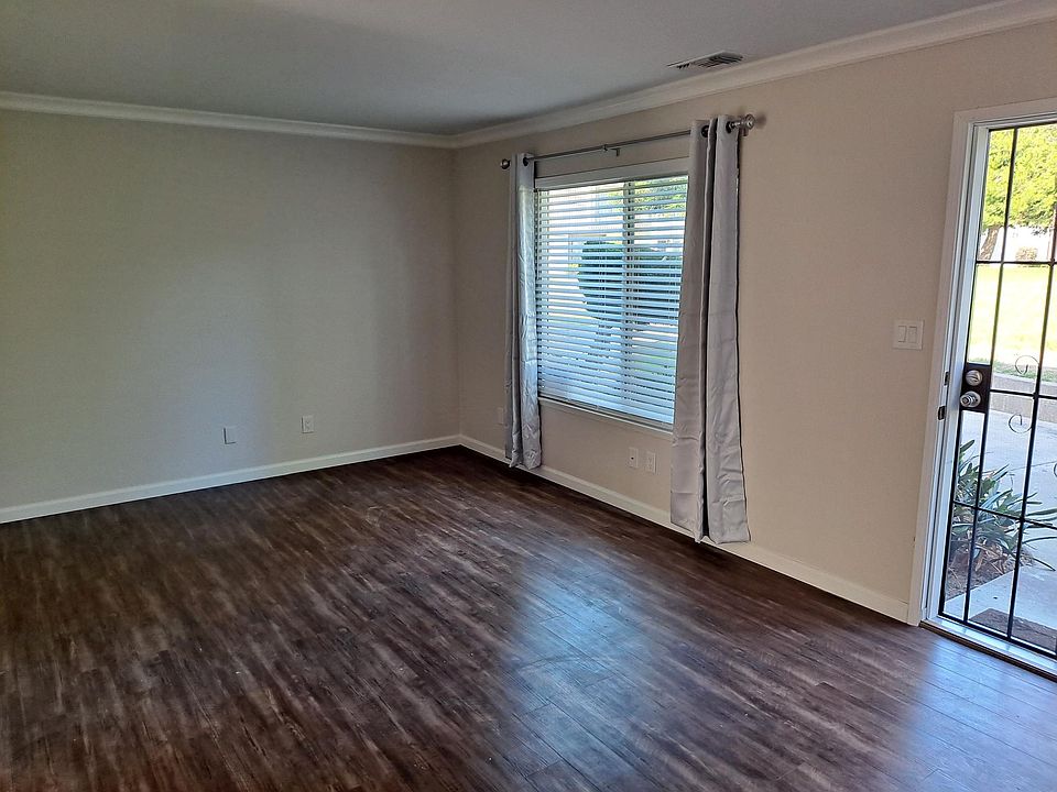 Living Room laminated flooring and crown molding.