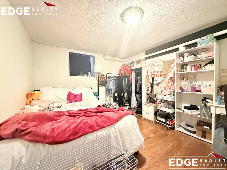 76 Egmont St #A — Photo 3