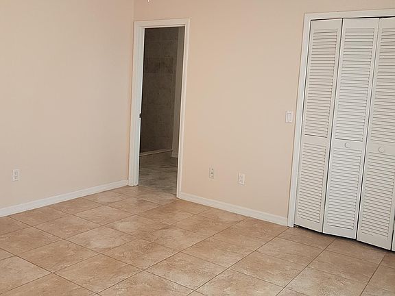 4th image of 1112 E Lombardy Dr