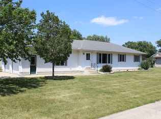 290 W Lyons St, Garner, IA 50438