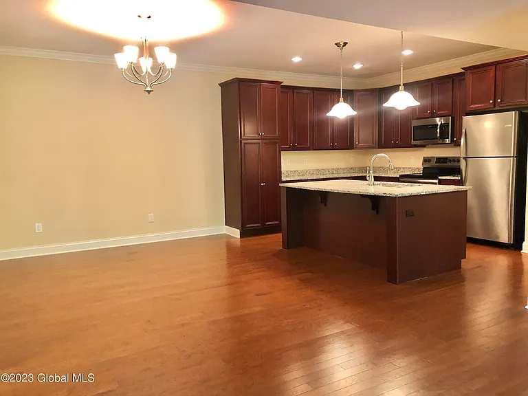 616 Lois Ln #616 — Photo 5