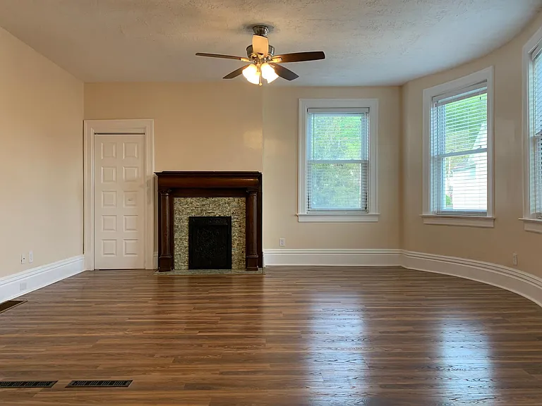 Spacious living room!