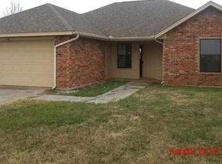 216 E Seminole St, Geronimo, OK 73543