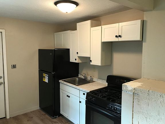 3rd image of 121 Barnes Ave