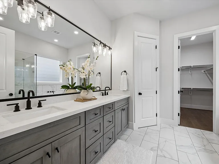 1232 W 21st St — Photo 19