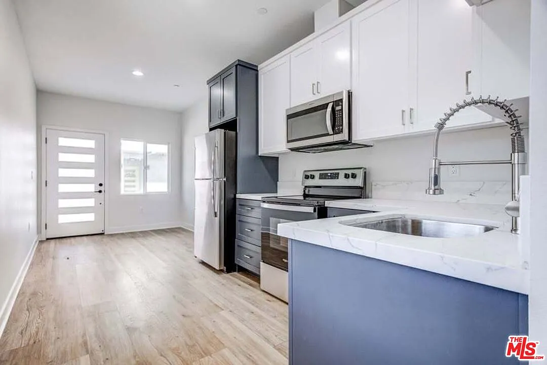 1 bed, 1.0 bath, 444 sqft, $1,890 — Photo 2