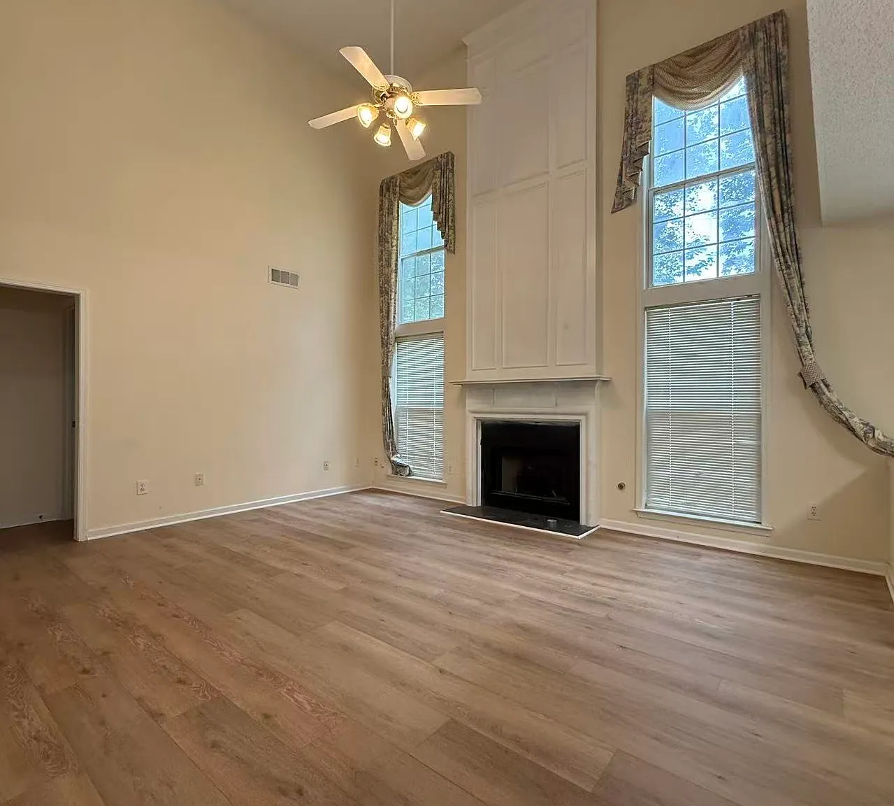 3 bed, 1905 sqft, $2,300 — Photo 4