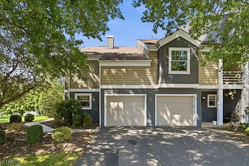 3 bed, 2.5 bath, 1528 sqft, $3,400 — Photo 3