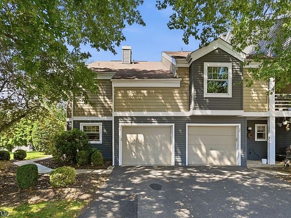 3rd image of 81 Village Cir