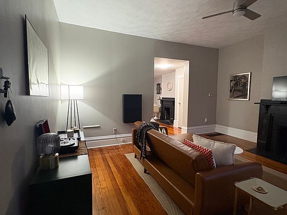 5th image of 2318 Jane St APT 1