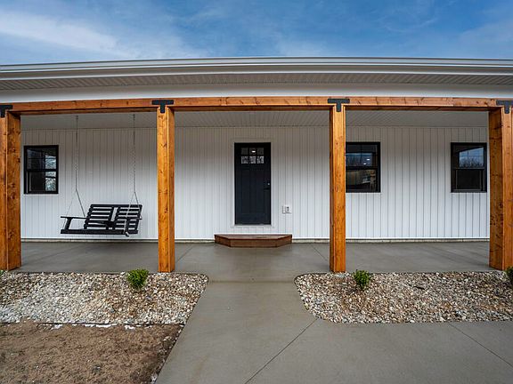 3rd image of 586 W Buchanan Rd