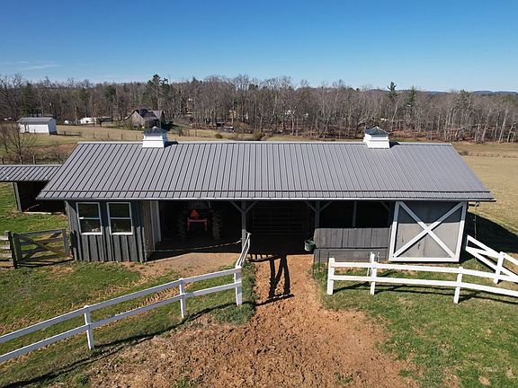 5th image of 1279 Fishers Gap Rd