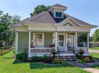 1004 Division St, Charleston, IL 61920