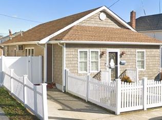 34 Warwick Rd, Island Park, NY 11558