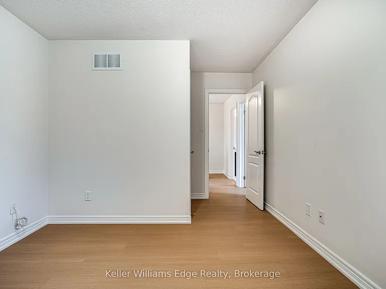 93 Glendarling Cres — Photo 34