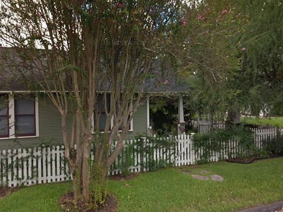 4th image of 301 Aurora St