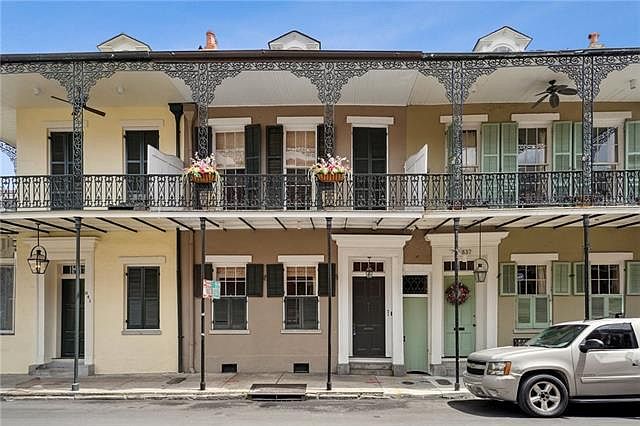 1st image of 839 Dumaine St