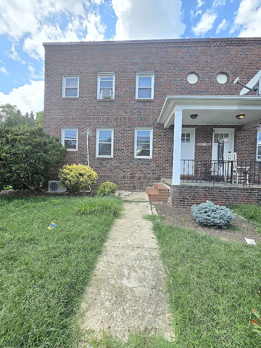 2 bed, 1.0 bath, 875 sqft, $1,550 — Photo 1