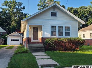 1025 2nd St NW, Mason City, IA 50401