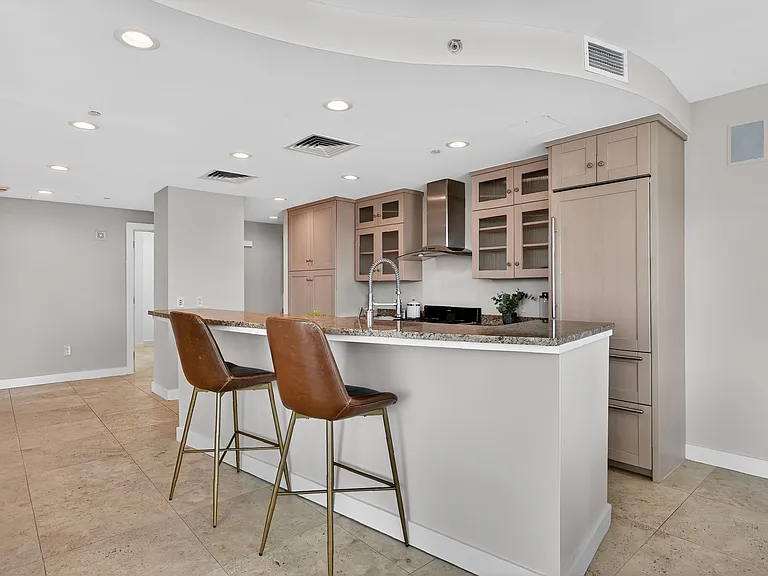 1 Miranova Pl #1840 — Photo 8