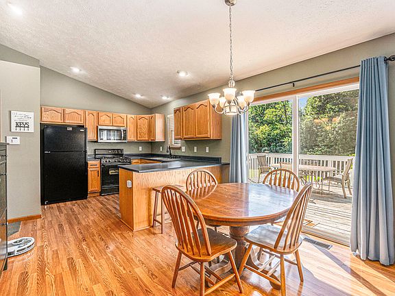 5th image of 3832 Pristine Ave